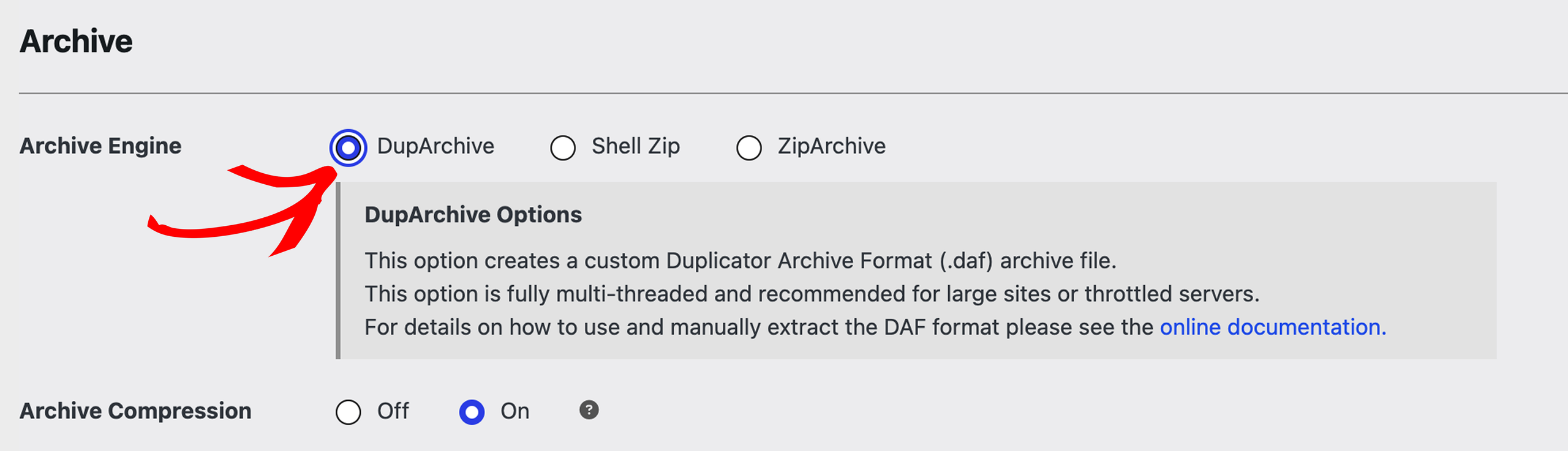 Gruppo 72 - Duplicator Impostazioni archivio: DupArchive selezionato; il pannello opzioni DupArchive in grigio descrive il formato DAF e collega alla documentazione online.
